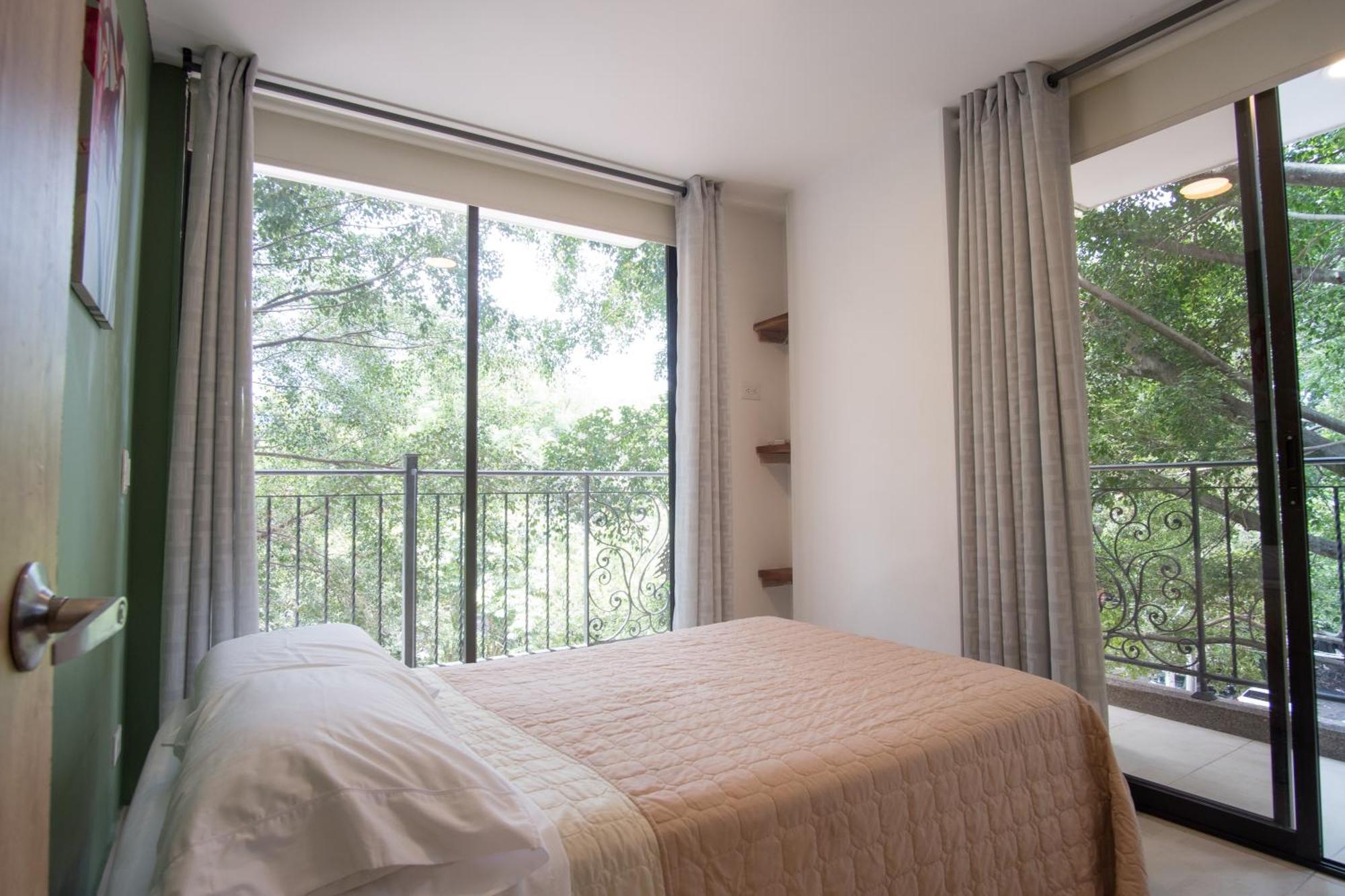 Edificio Fenicia Lofts Laureles Apartahotel